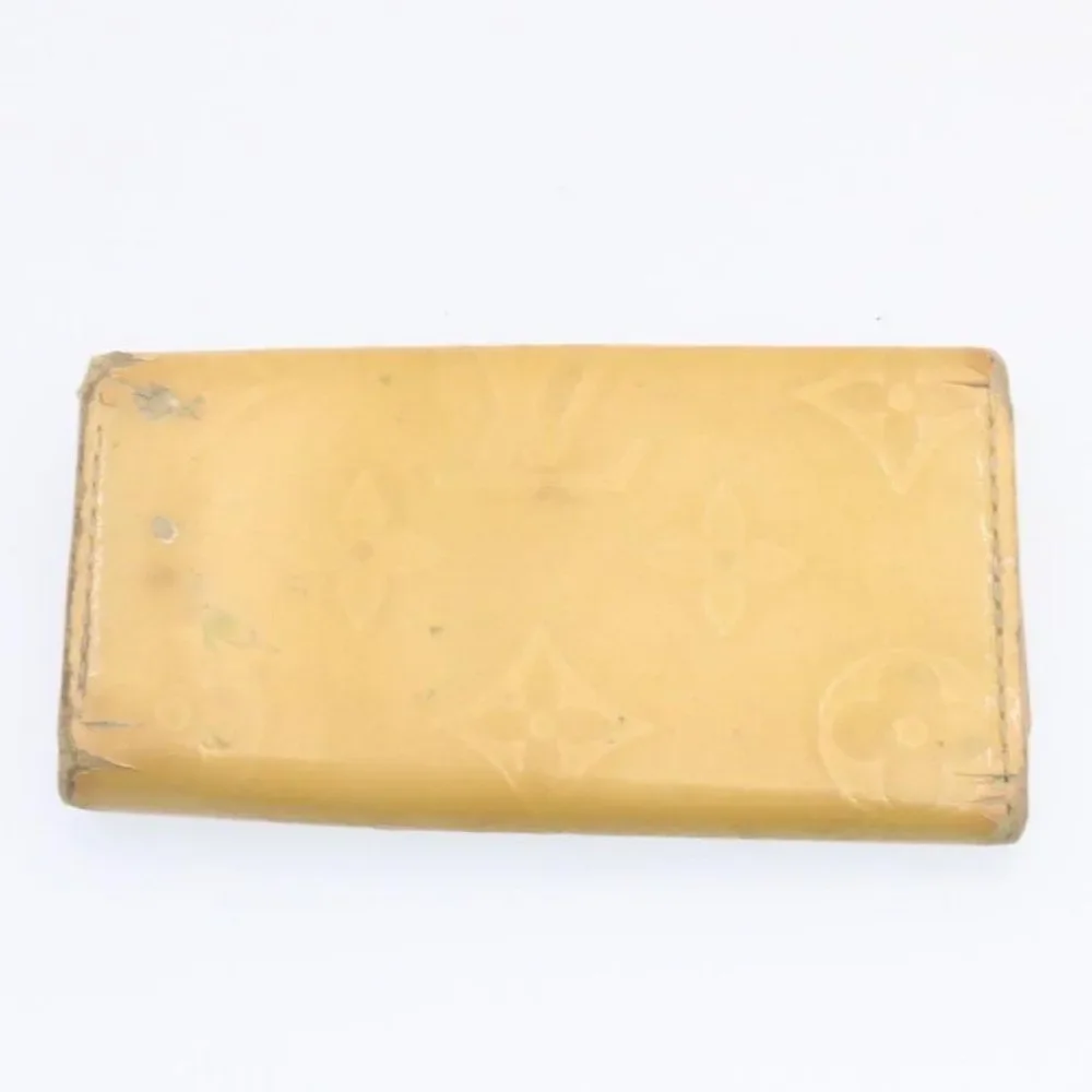 Louis Vuitton please check